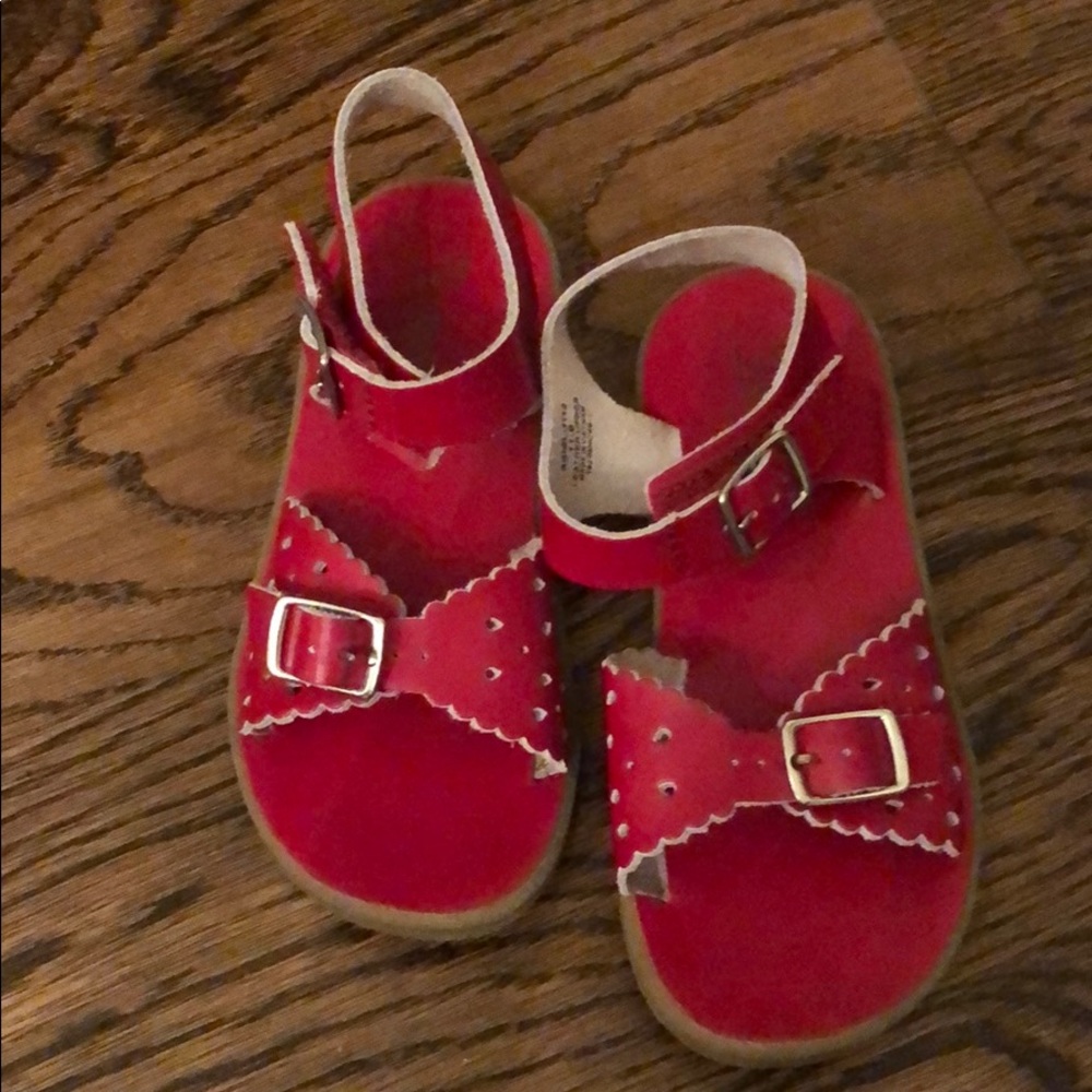 Cute red footmates